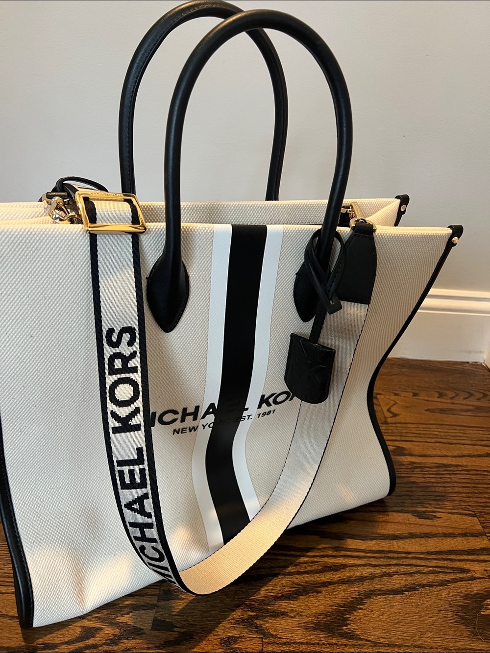 Michael Kors Mirella Large Canvas Tote with Logo Stripe. NEW - Picture 9 of 9